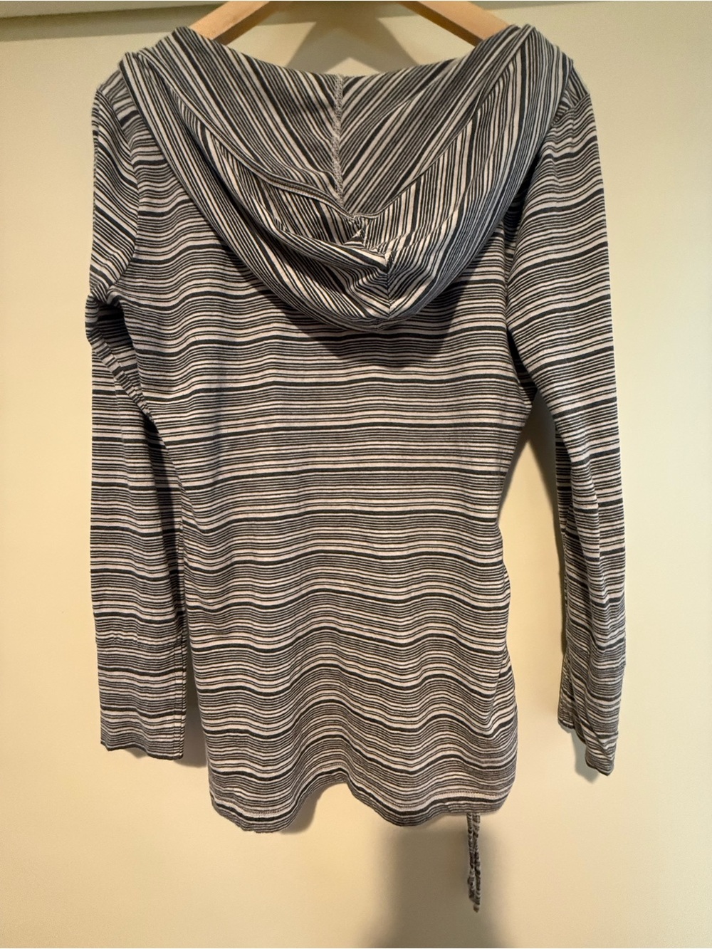 Prana Black Striped Lightweight Scoop Neck Long Sleeve Hoodie Top, size M - Picture 5 of 11